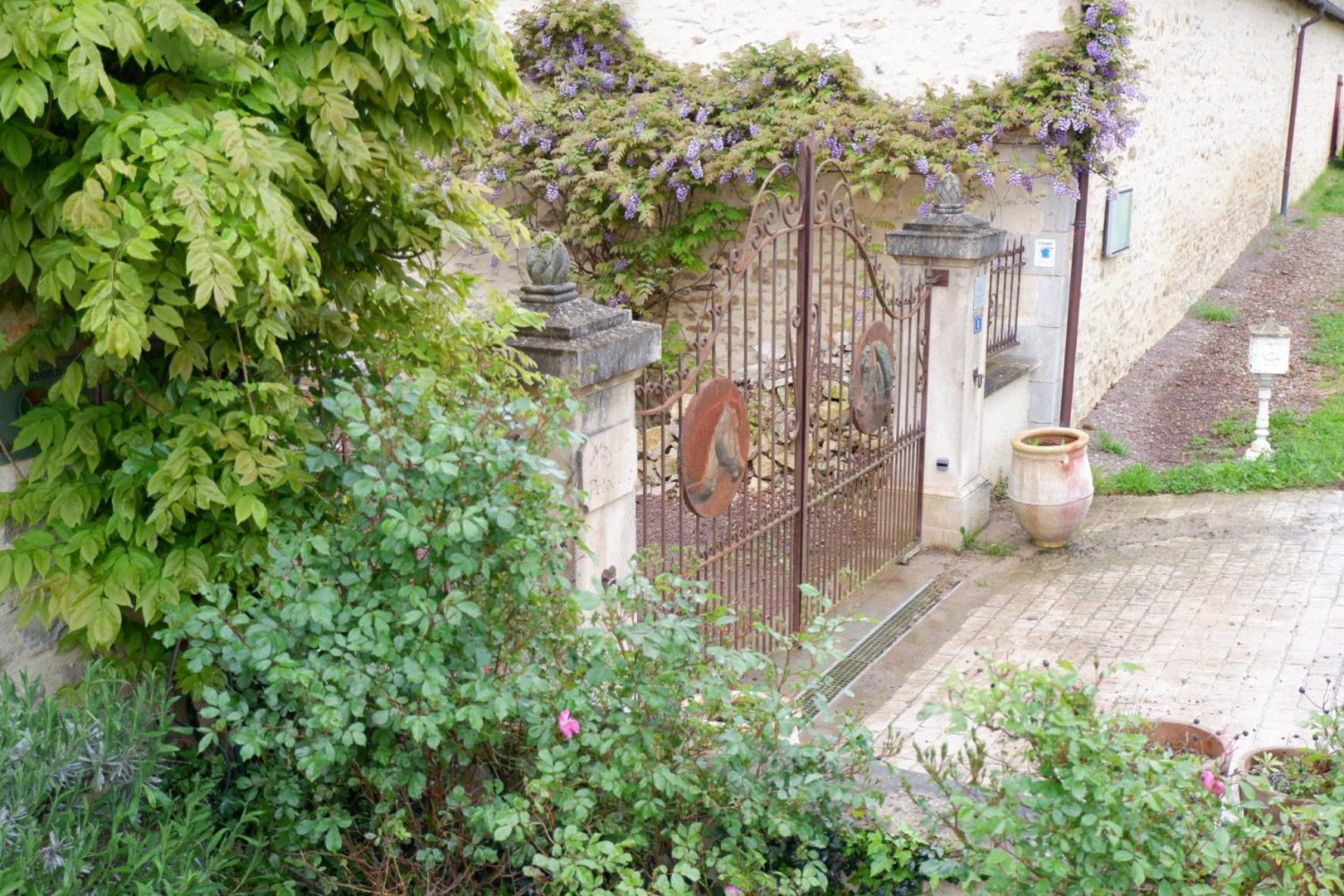 Moulin De Petoulle Hotel Charenton-du-Cher Exterior photo