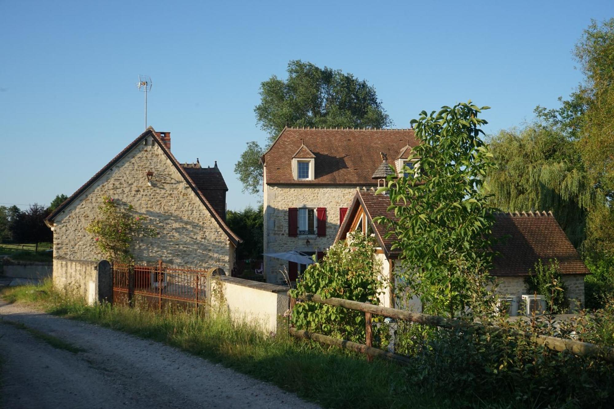 Moulin De Petoulle Hotel Charenton-du-Cher Exterior photo